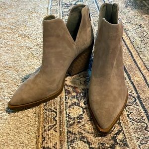 Vince Camuto Bibestie Bootie grey suede